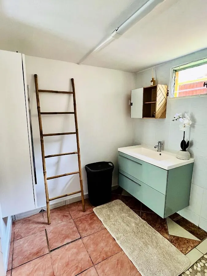 Appartement Charmant A Petit Bourg / 73 M² / Vue Sur Jardin