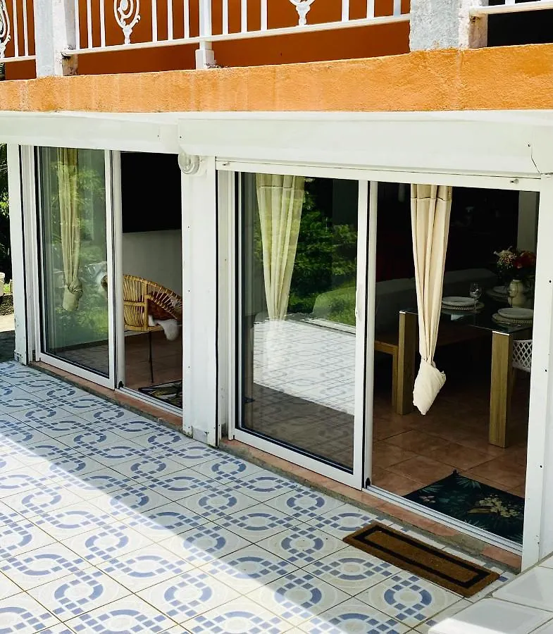 アパート Appartement Charmant A Petit Bourg / 73 M² / Vue Sur Jardin